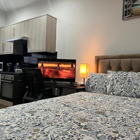 Mia Residence - Entire Studio Apartment - City View - London - Next To Ealing Broadway Station Buitenkant foto