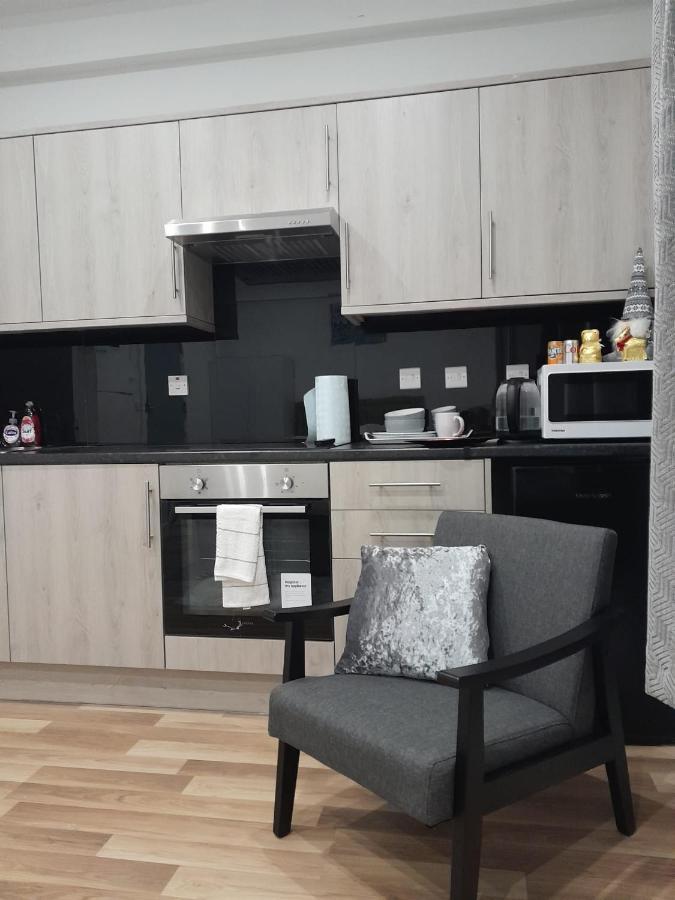 Mia Residence - Entire Studio Apartment - City View - London - Next To Ealing Broadway Station Buitenkant foto