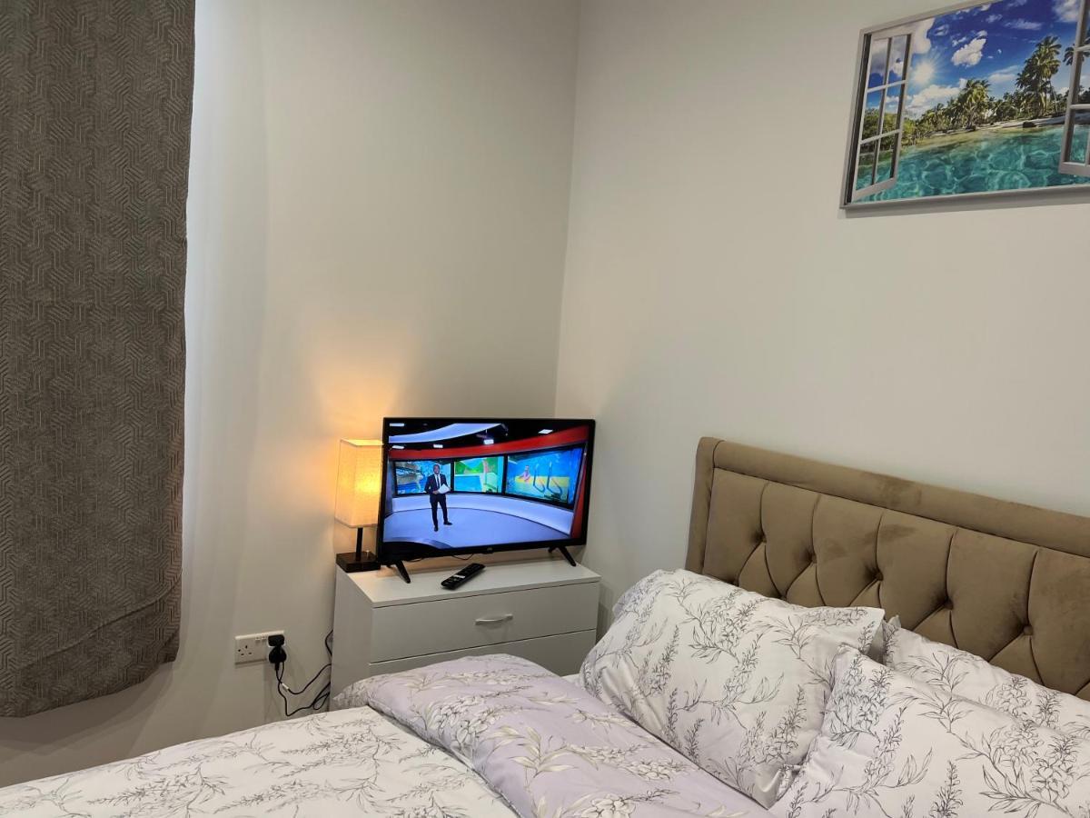 Mia Residence - Entire Studio Apartment - City View - London - Next To Ealing Broadway Station Buitenkant foto
