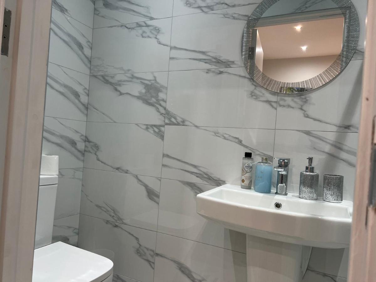 Mia Residence - Entire Studio Apartment - City View - London - Next To Ealing Broadway Station Buitenkant foto