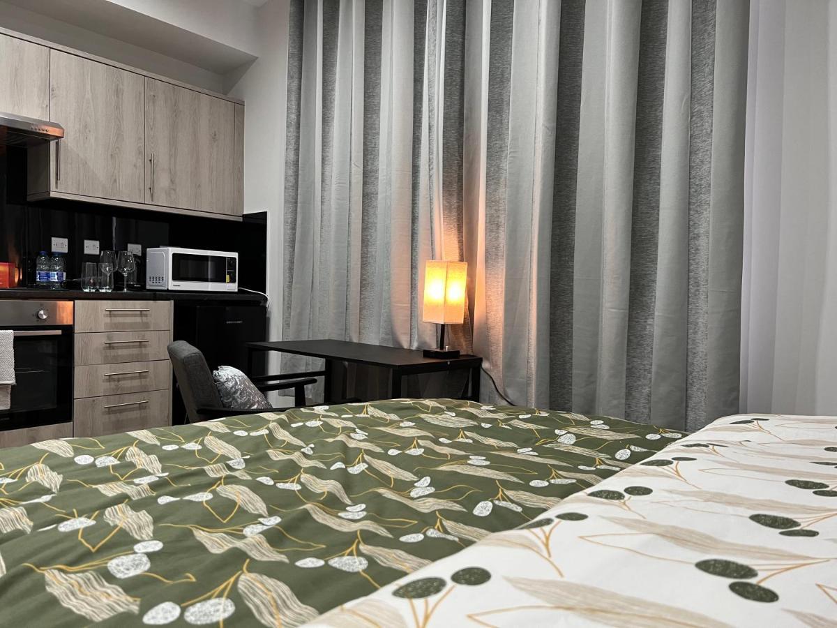 Mia Residence - Entire Studio Apartment - City View - London - Next To Ealing Broadway Station Buitenkant foto