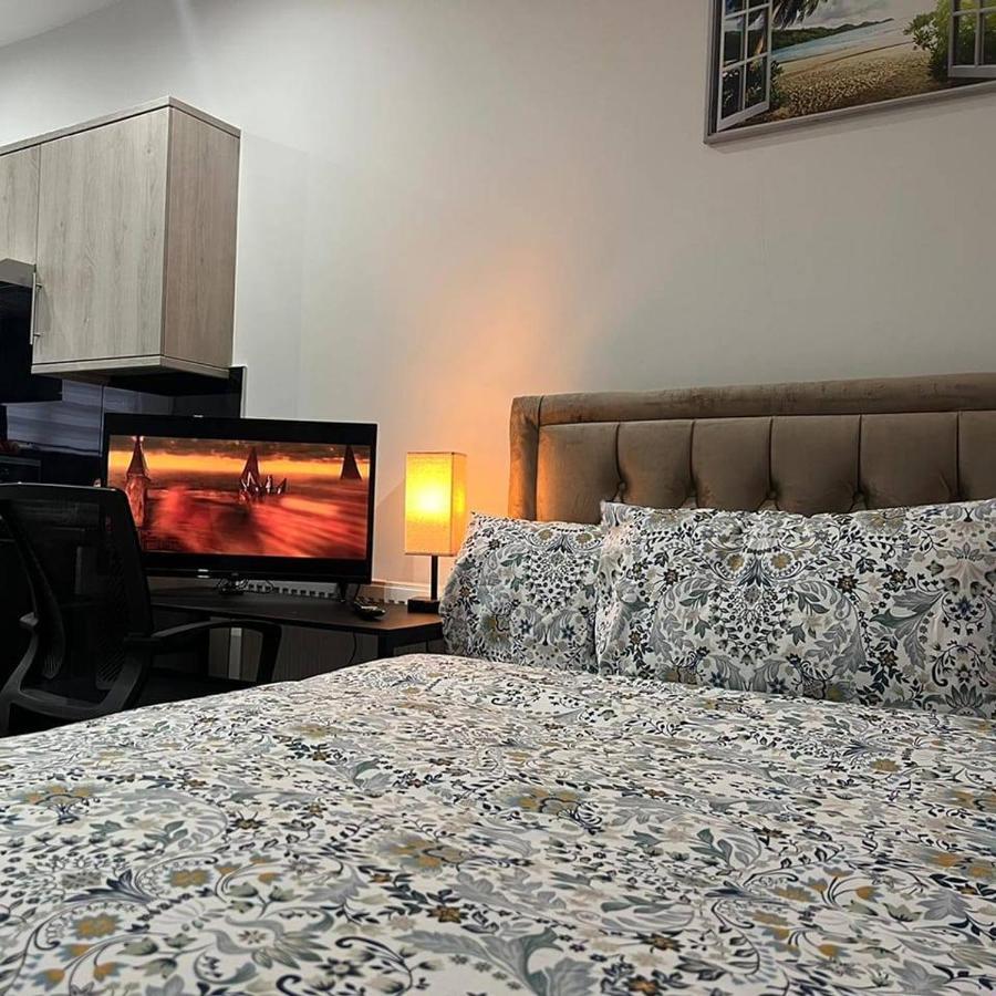 Mia Residence - Entire Studio Apartment - City View - London - Next To Ealing Broadway Station Buitenkant foto