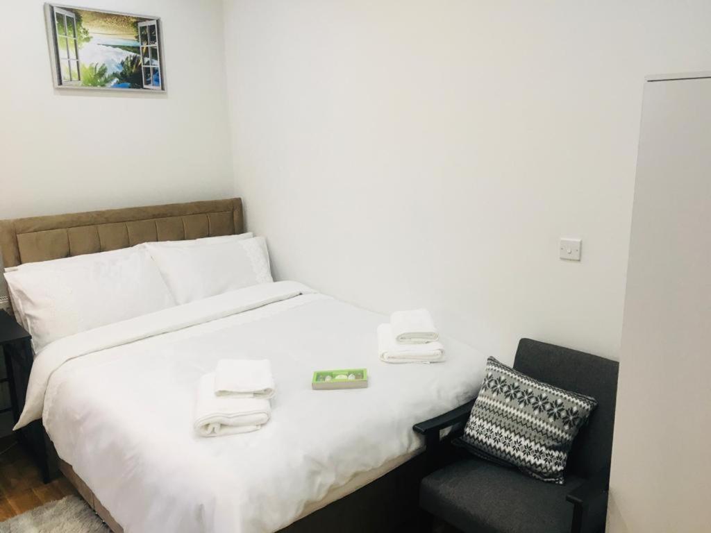 Mia Residence - Entire Studio Apartment - City View - London - Next To Ealing Broadway Station Buitenkant foto