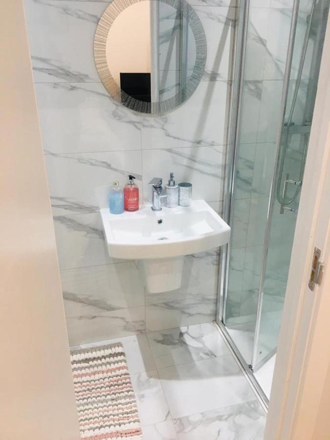 Mia Residence - Entire Studio Apartment - City View - London - Next To Ealing Broadway Station Buitenkant foto