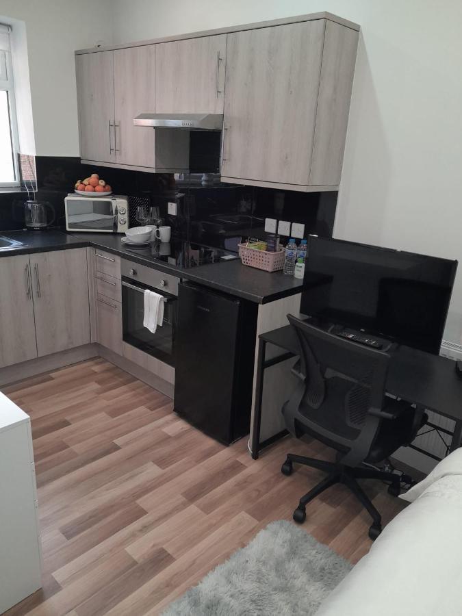 Mia Residence - Entire Studio Apartment - City View - London - Next To Ealing Broadway Station Buitenkant foto