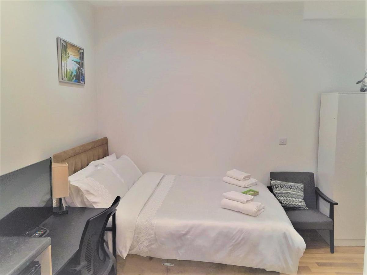 Mia Residence - Entire Studio Apartment - City View - London - Next To Ealing Broadway Station Buitenkant foto